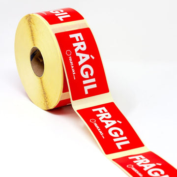 Etiquetas adhesivas rojas Frágil 10x5 cm para advertencia y visibilidad en paquetes de envíos y almacenaje.