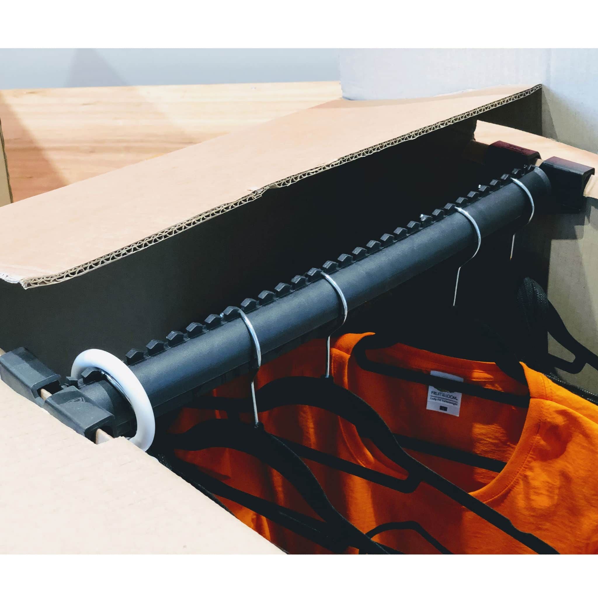Barra perchero ranurado de 50 cm para colgar ropa en cajas armario de cartón, ideal para colgar ropa en mudanzas, trasteros y almacenaje. (se requiere caja de armario de cartón)