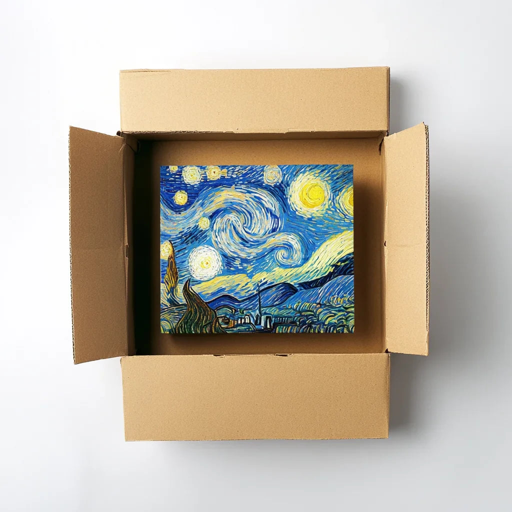 Cuadro de "La Noche Estrellada" dentro de una caja de cartón, ideal para proteger obras de arte durante el envío.