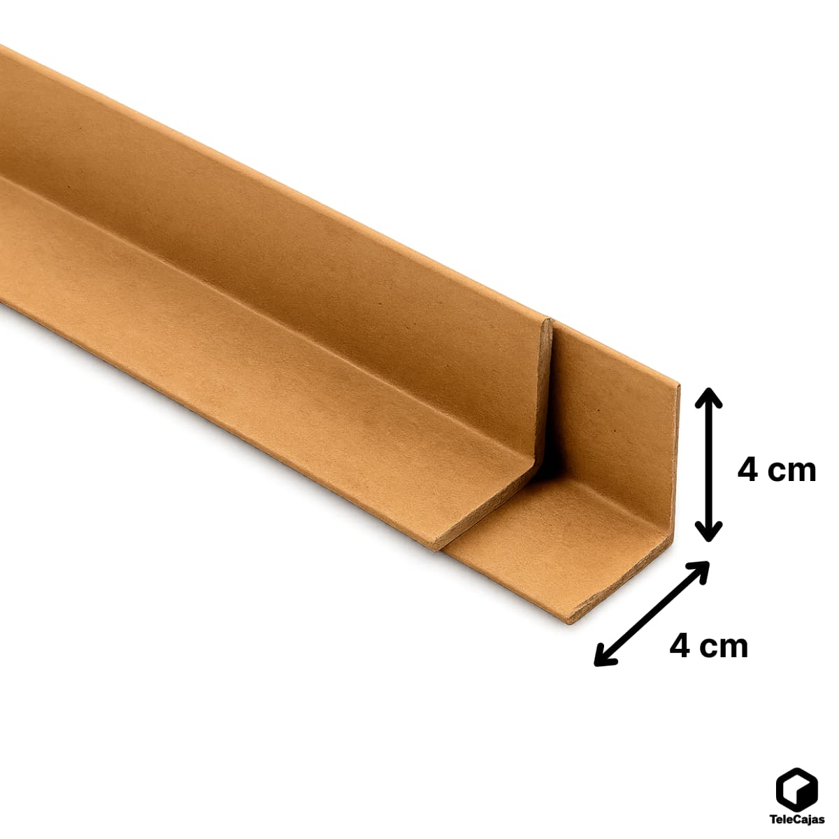 Cantonera Muy Robusta de cartón compacto en forma de esquina, diseñada para reforzar y proteger los bordes de los palets durante el transporte o almacenaje. Ideal para asegurar cargas y evitar daños en esquinas en entornos logísticos con pallets. Este packaging ecológico está fabricado en cartón reciclado, siendo una solución sostenible y eficiente para empresas que buscan mejorar su protección con materiales resistentes. 