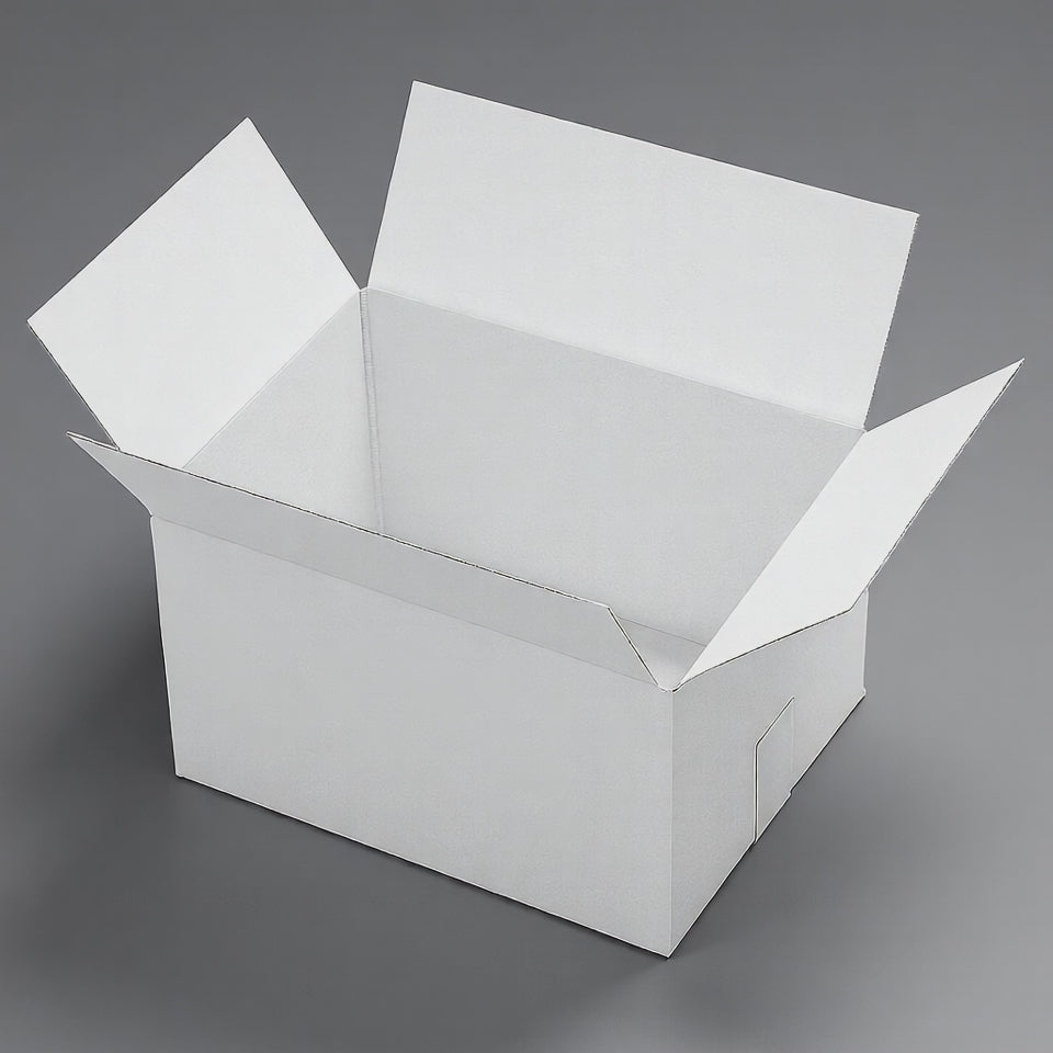 3D Caja de embalaje mediana y robusta de 305x228x183 mm en color blanco interior y exterior. Perfecta para packaging ecológico de productos ligeros, envíos por mensajería o protección de objetos delicados. Fabricada en cartón reciclado de canal simple, ideal para negocios online que buscan una presentación cuidada y funcional.